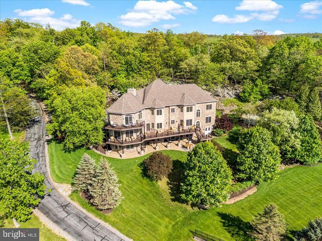 12565 STONE CREST CIR, Waynesboro, PA 17268