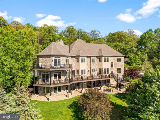 12565 STONE CREST CIR, Waynesboro, PA 17268