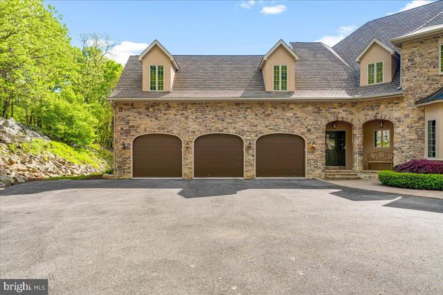 12565 STONE CREST CIR, Waynesboro, PA 17268