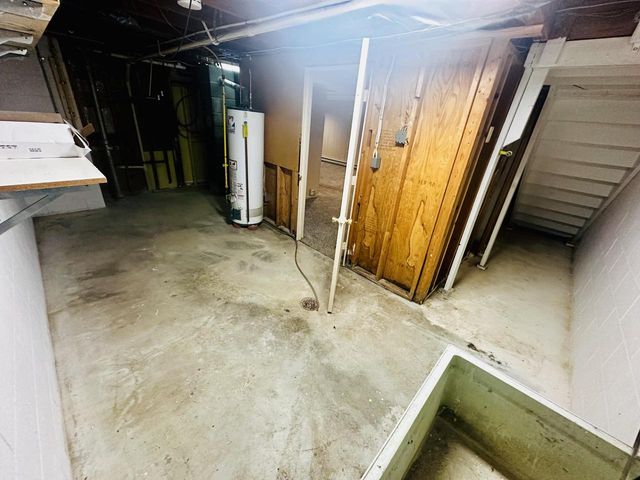 7140 N 48th STREET, Milwaukee, WI 53223