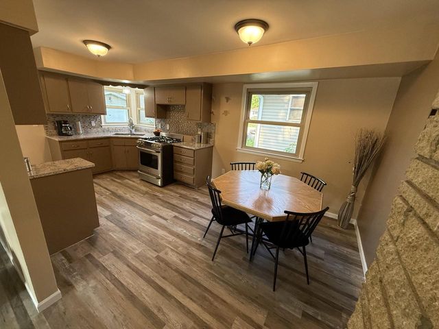 7140 N 48th STREET, Milwaukee, WI 53223