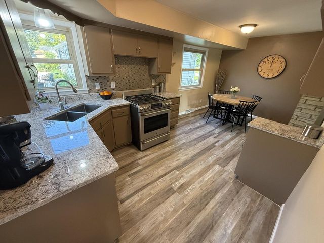 7140 N 48th STREET, Milwaukee, WI 53223