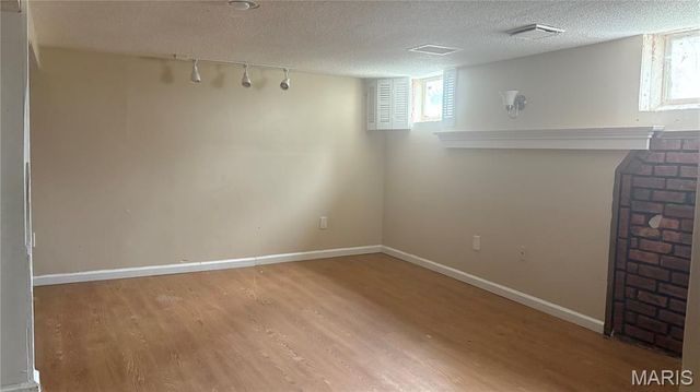 2032 Stillwater Drive, St Louis, MO 63114