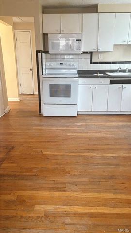 2032 Stillwater Drive, St Louis, MO 63114