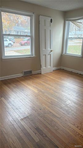 2032 Stillwater Drive, St Louis, MO 63114