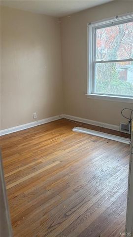 2032 Stillwater Drive, St Louis, MO 63114