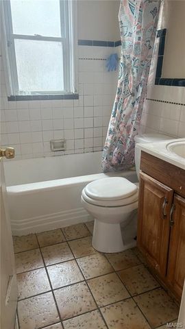 2032 Stillwater Drive, St Louis, MO 63114