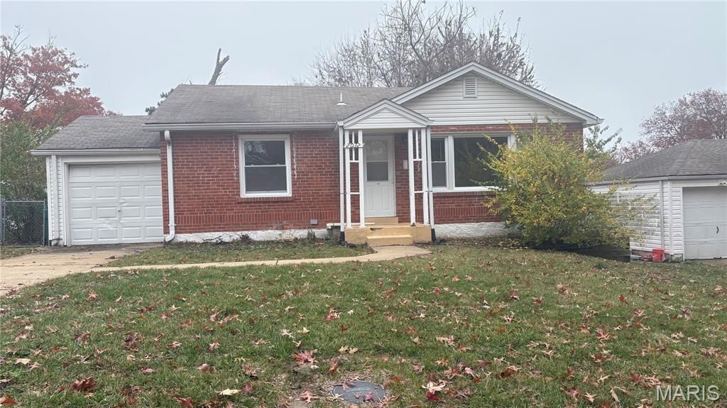 2032 Stillwater Drive, St Louis, MO 63114