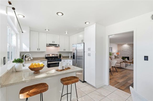 7304 Balboa C, Lake Balboa, CA 91406