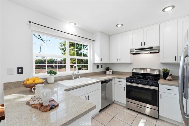 7304 Balboa C, Lake Balboa, CA 91406