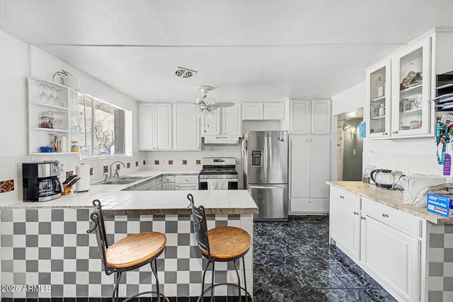 6449 W BETHANY HOME Road, Glendale, AZ 85301