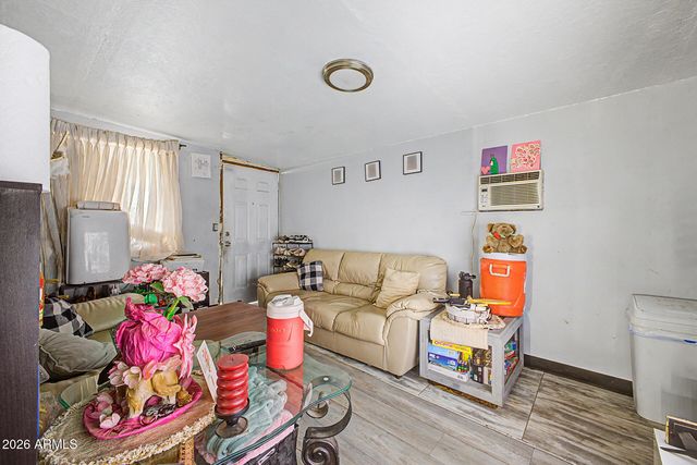 6449 W BETHANY HOME Road, Glendale, AZ 85301