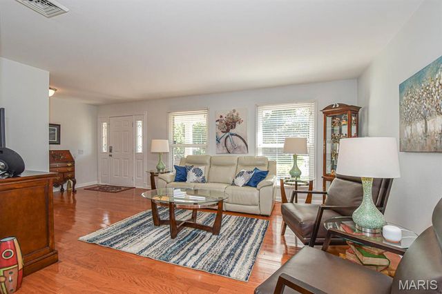 4817 Bankfield Court, St Louis, MO 63128
