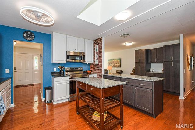 4817 Bankfield Court, St Louis, MO 63128