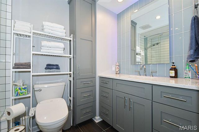 4817 Bankfield Court, St Louis, MO 63128