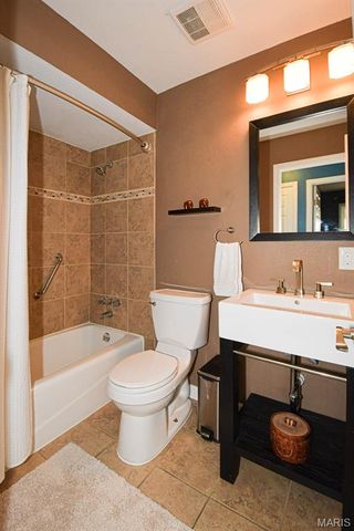4817 Bankfield Court, St Louis, MO 63128