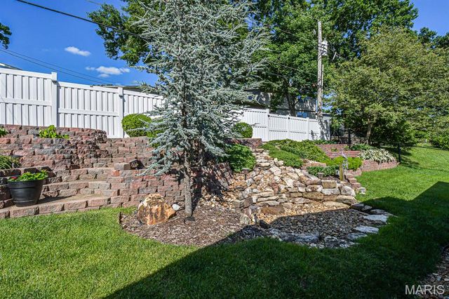 4817 Bankfield Court, St Louis, MO 63128