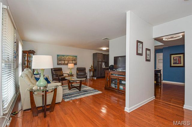 4817 Bankfield Court, St Louis, MO 63128