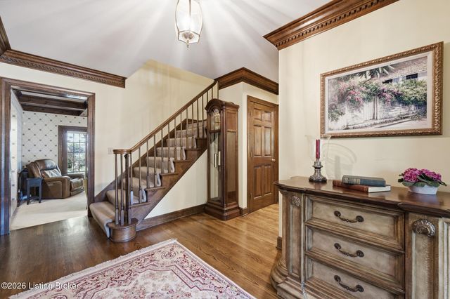 430 Blankenbaker Ln, Louisville, KY 40207