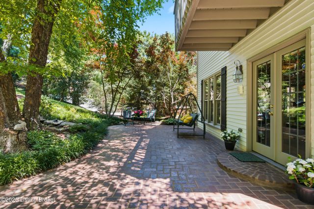 430 Blankenbaker Ln, Louisville, KY 40207