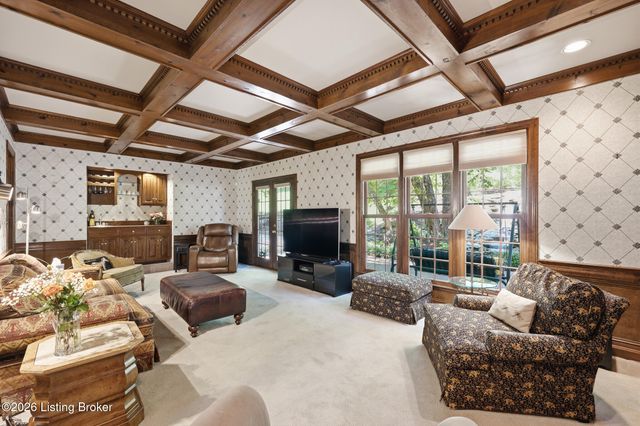 430 Blankenbaker Ln, Louisville, KY 40207