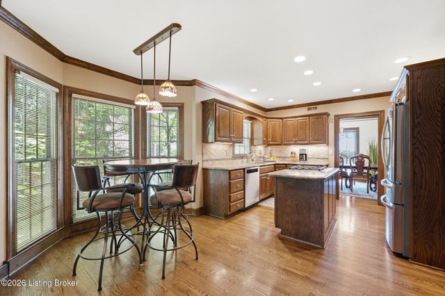430 Blankenbaker Ln, Louisville, KY 40207