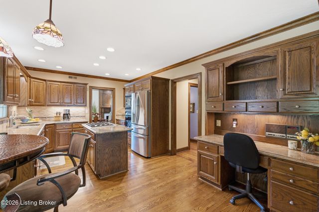 430 Blankenbaker Ln, Louisville, KY 40207
