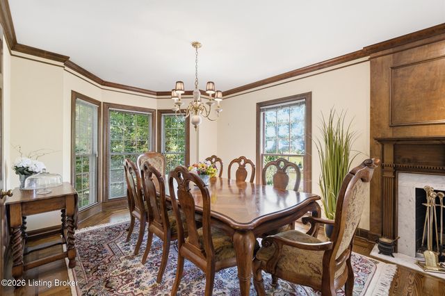 430 Blankenbaker Ln, Louisville, KY 40207