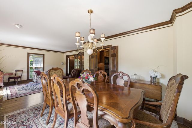 430 Blankenbaker Ln, Louisville, KY 40207