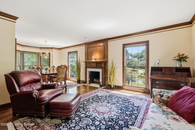 430 Blankenbaker Ln, Louisville, KY 40207