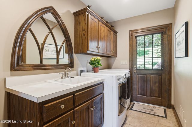 430 Blankenbaker Ln, Louisville, KY 40207
