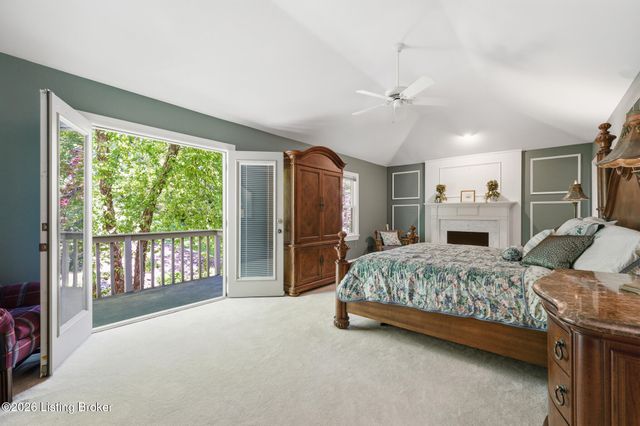 430 Blankenbaker Ln, Louisville, KY 40207