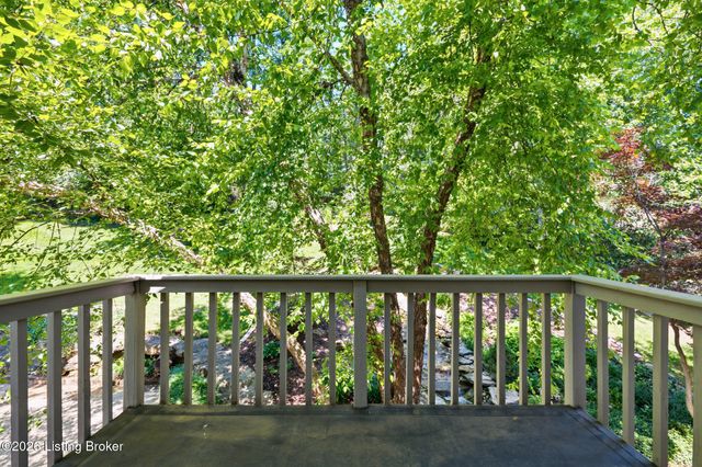 430 Blankenbaker Ln, Louisville, KY 40207