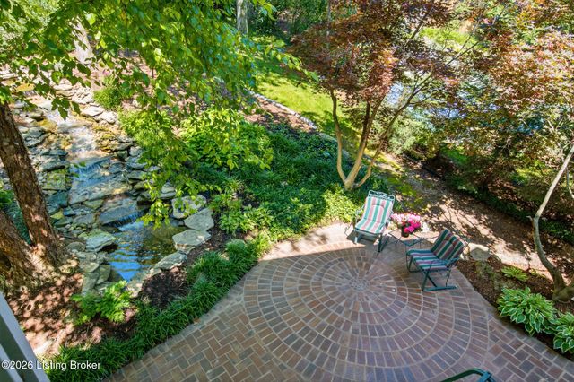 430 Blankenbaker Ln, Louisville, KY 40207