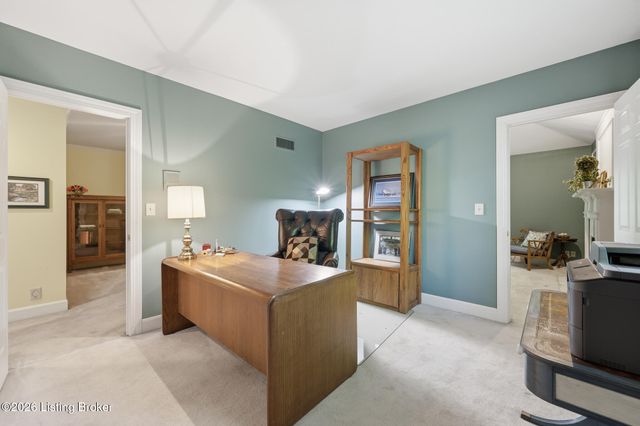 430 Blankenbaker Ln, Louisville, KY 40207