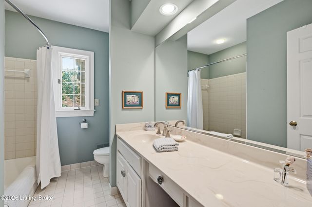 430 Blankenbaker Ln, Louisville, KY 40207