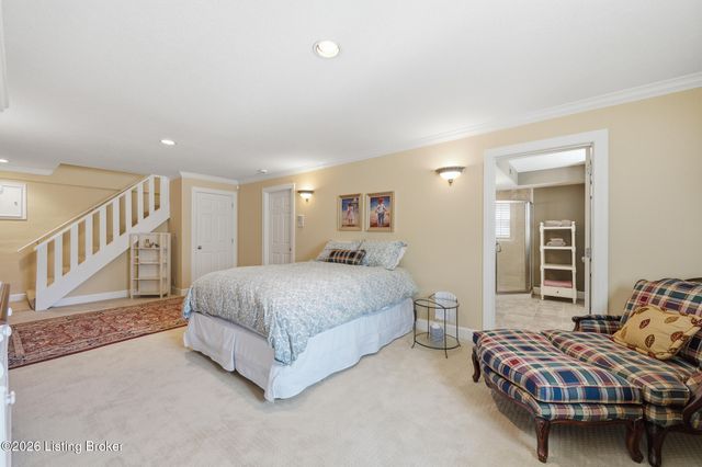 430 Blankenbaker Ln, Louisville, KY 40207