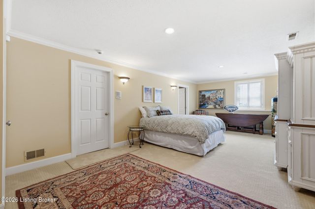 430 Blankenbaker Ln, Louisville, KY 40207