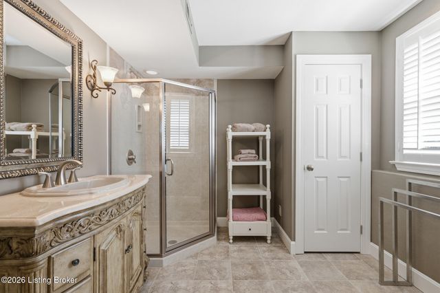 430 Blankenbaker Ln, Louisville, KY 40207