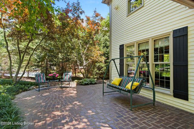 430 Blankenbaker Ln, Louisville, KY 40207
