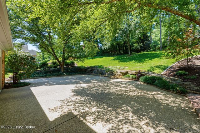 430 Blankenbaker Ln, Louisville, KY 40207