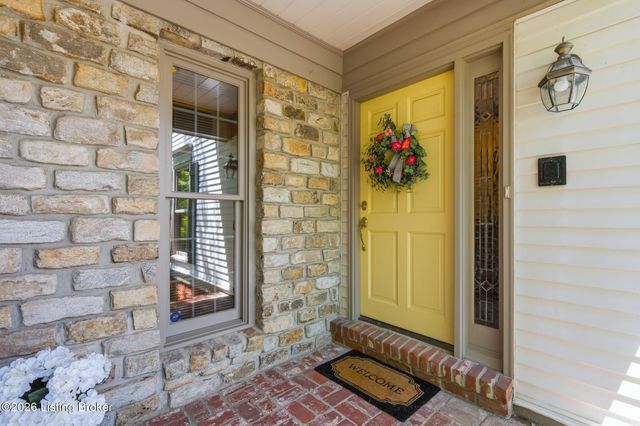 430 Blankenbaker Ln, Louisville, KY 40207