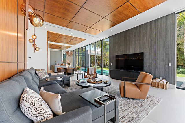 160 Spyglass Lane, Jupiter, FL 33477