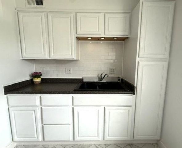 3001 Walnut Grove Rd Apt 4, Memphis, TN 38111