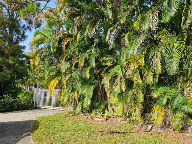 14369 69th Drive N, Palm Beach Gardens, FL 33418