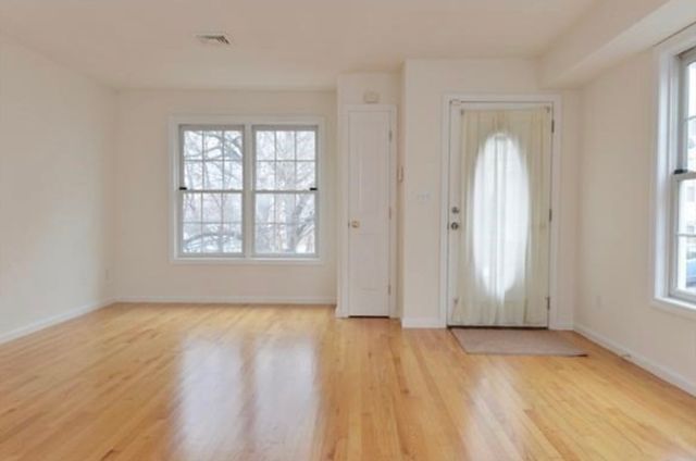 6 Harleston St 6, Boston, MA 02120