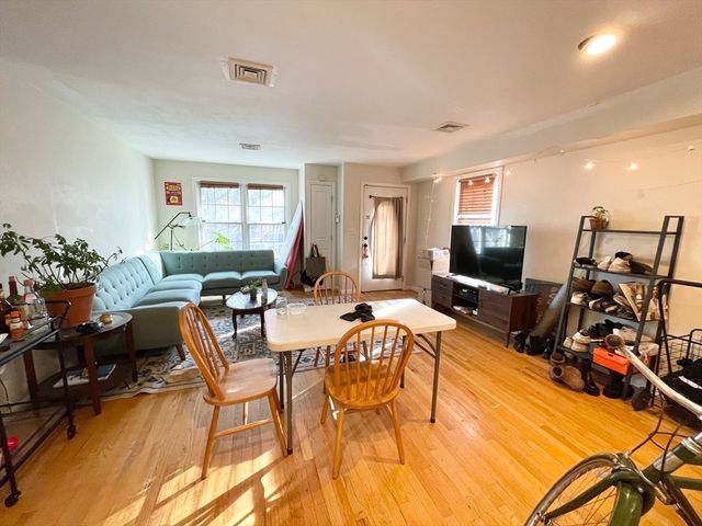 6 Harleston St 6, Boston, MA 02120