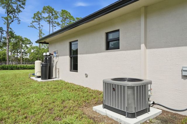 18477 Sycamore Drive W, The Acreage, FL 33470