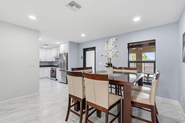 18477 Sycamore Drive W, The Acreage, FL 33470
