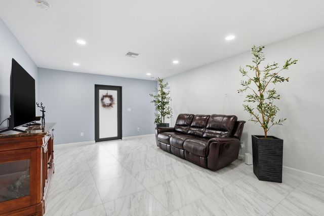 18477 Sycamore Drive W, The Acreage, FL 33470
